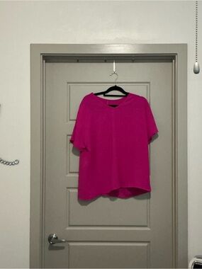 Relaxed Magenta V-Neck Short Sleeve Blouse